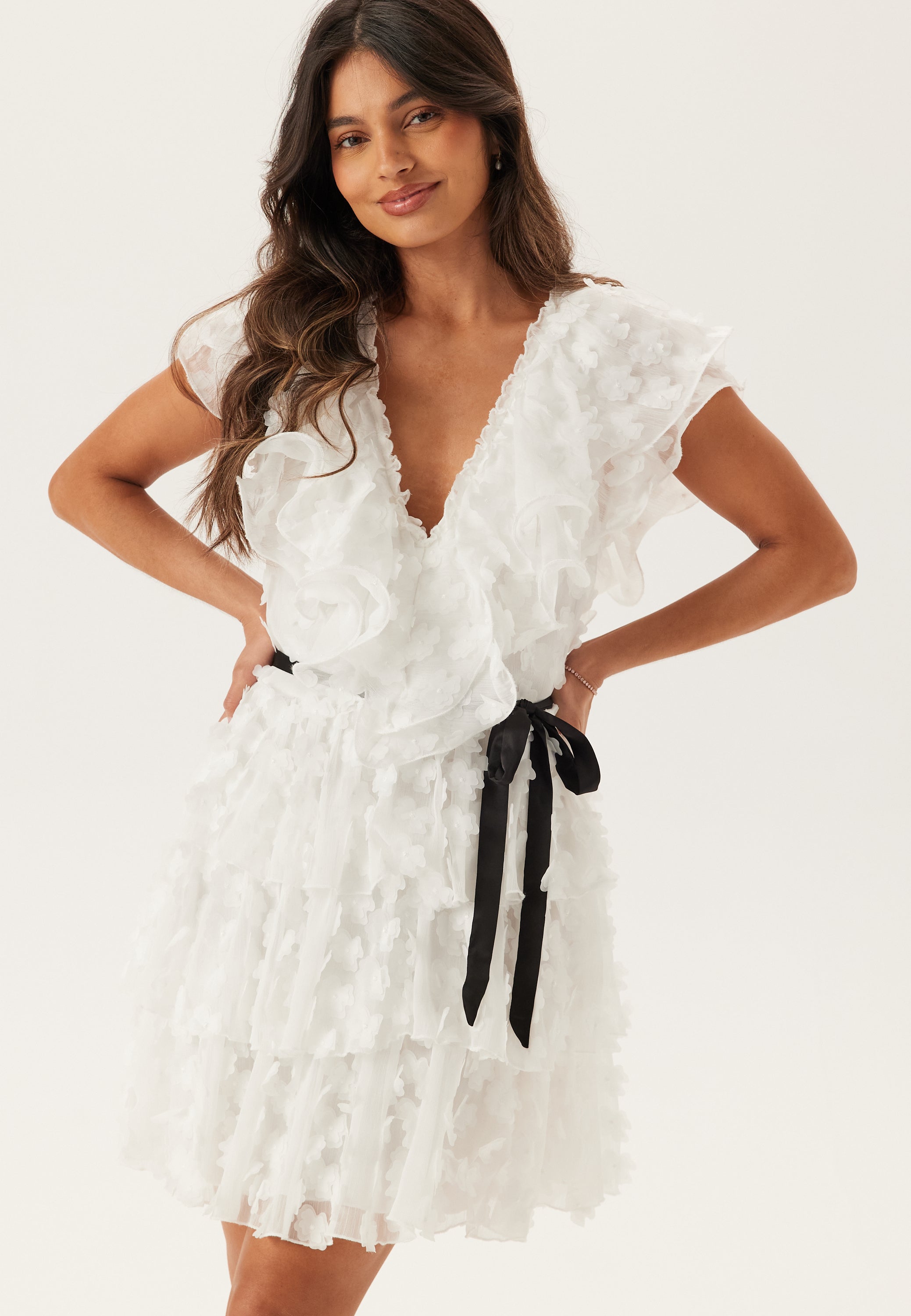 Bubbleroom Occasion V-neck Frill Floral Dress