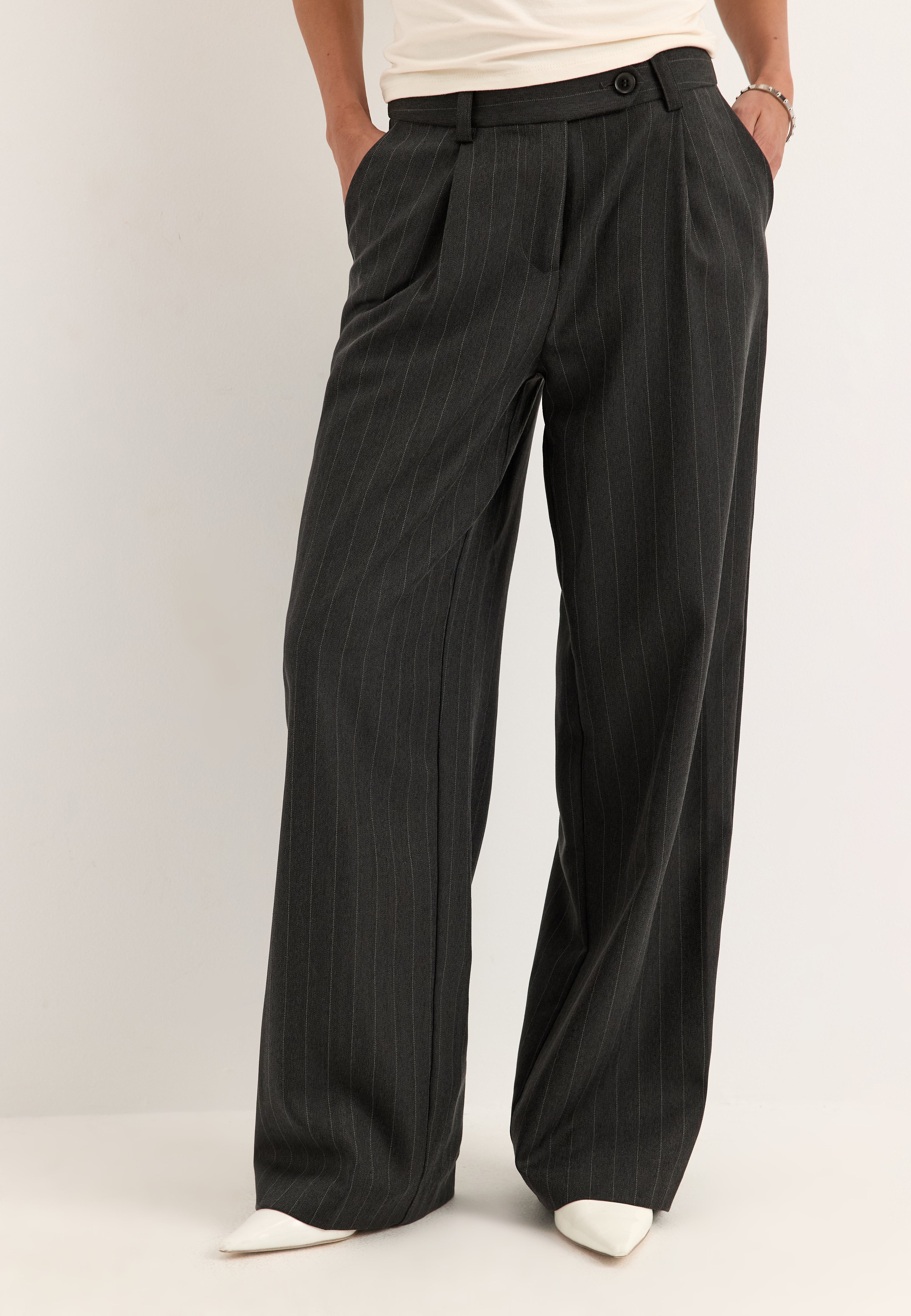 BUBBLEROOM Mid Waist Pleated Suit Trousers