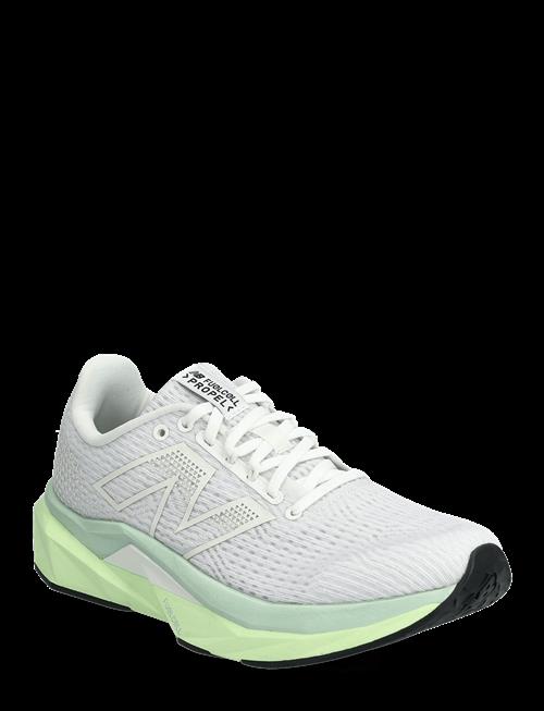Se New Balance | New Balance Fuelcell Propel V5 | 40.5 hos Booztlet