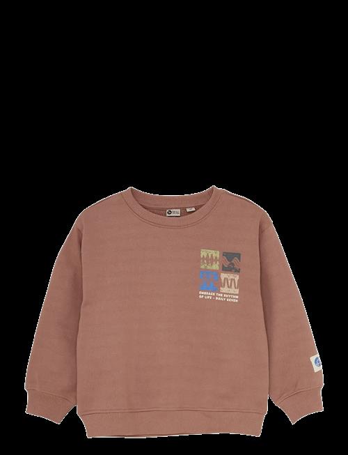 Daily 7 | Oversized Sweater Artwork | 98