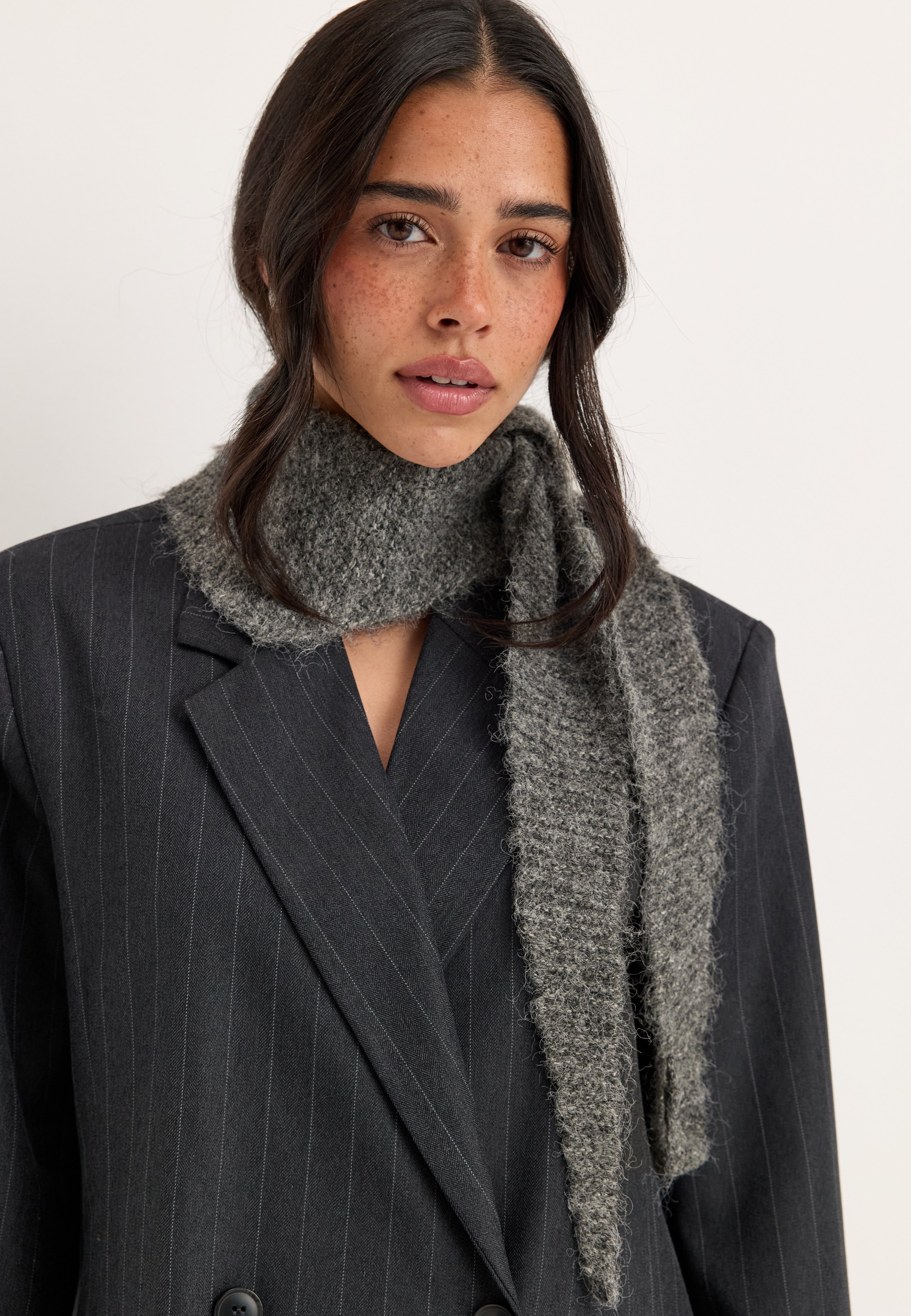 Se BUBBLEROOM Knitted Mini Scarf hos Bubbleroom