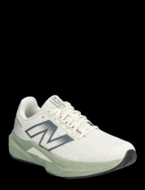 New Balance | New Balance Fuelcell Propel V5 | 45