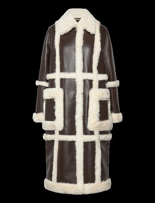 Stand Studio | Patrice Coat | 38