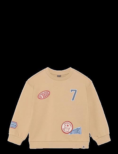 Daily 7 | Oversized Sweater Badges | 122