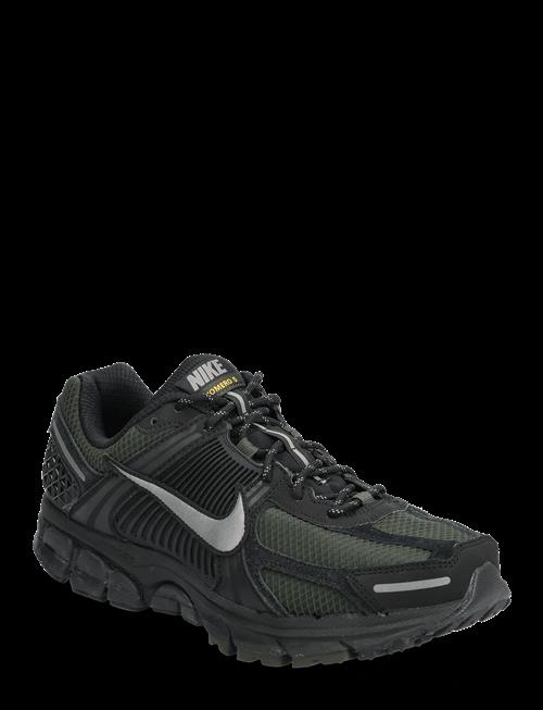 Nike | Zoom Vomero 5 | 42