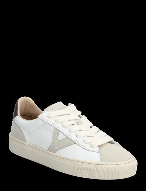 Sneaky Steve | Simona W White | 41