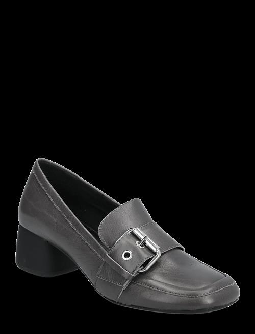VAGABOND | Livia | 41