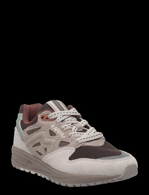 Karhu | Legacy 96 White Sand / Beech | 39