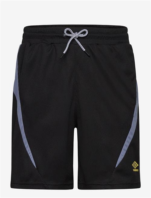 Umbro | Panelled Oversized Short | M