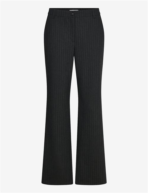 Claire Woman | Cwthira | 44
